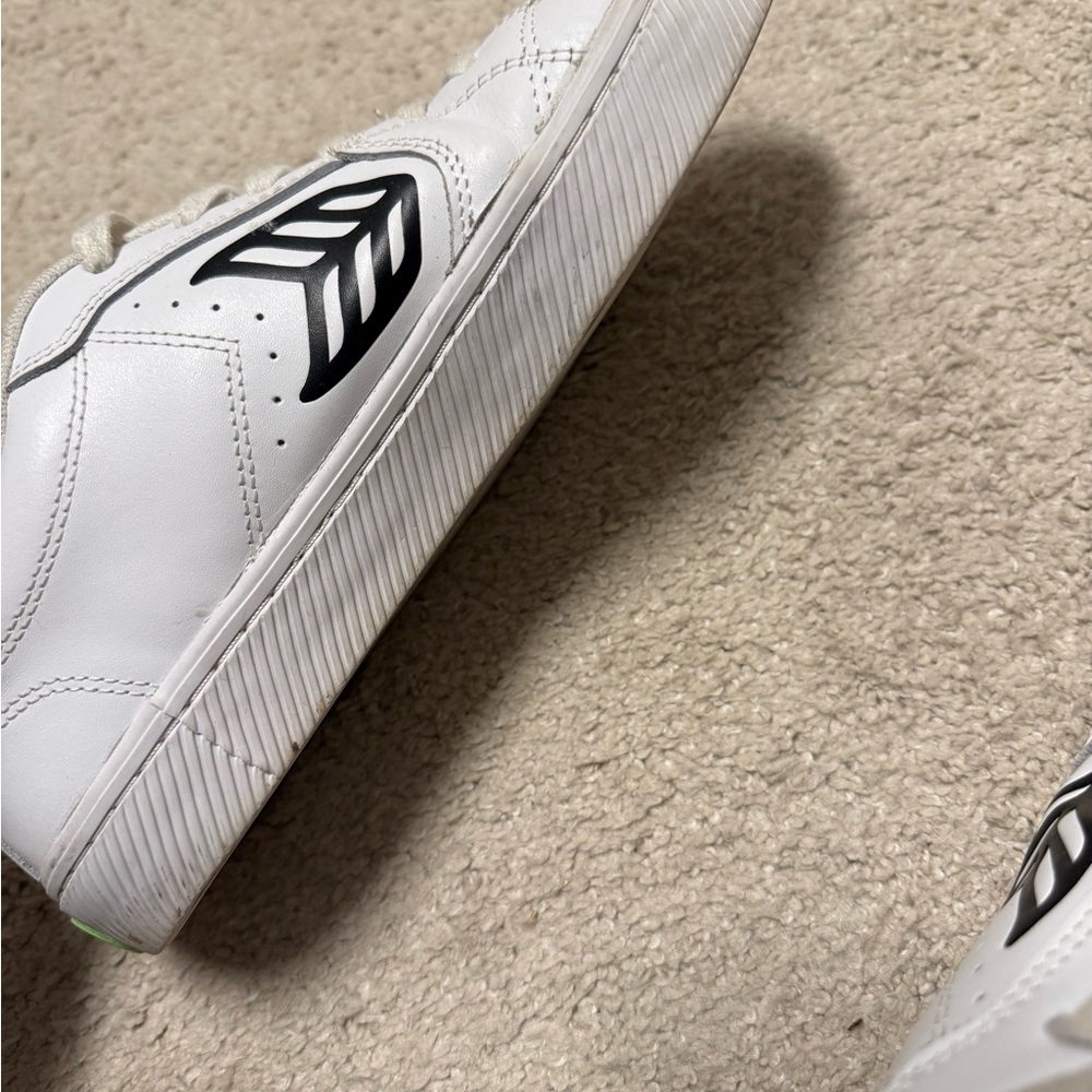 Cariuma White and Black Women's Sneakers - Picture 3 of 9
